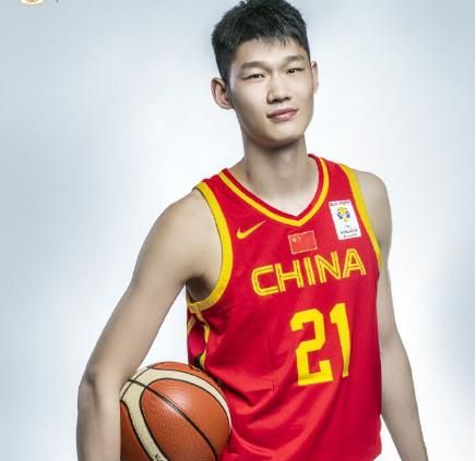 国字号内线时隔4天正式出院 暂时无法进行训练|胡金秋|出院|cba_新浪