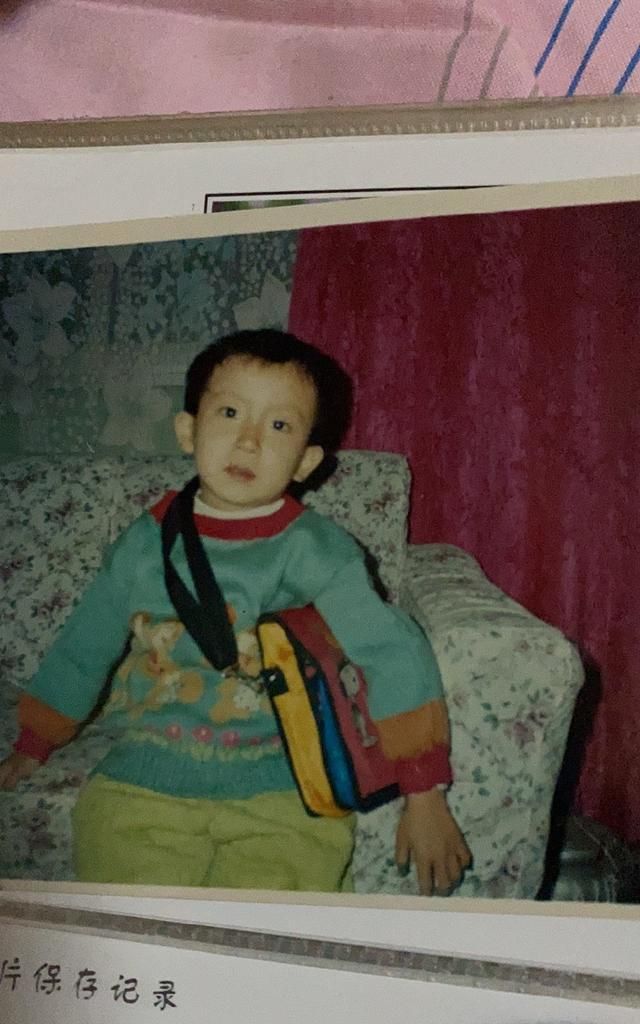 呆妹儿晒童年照却不忘推荐骑马与砍杀2网友太耿直了