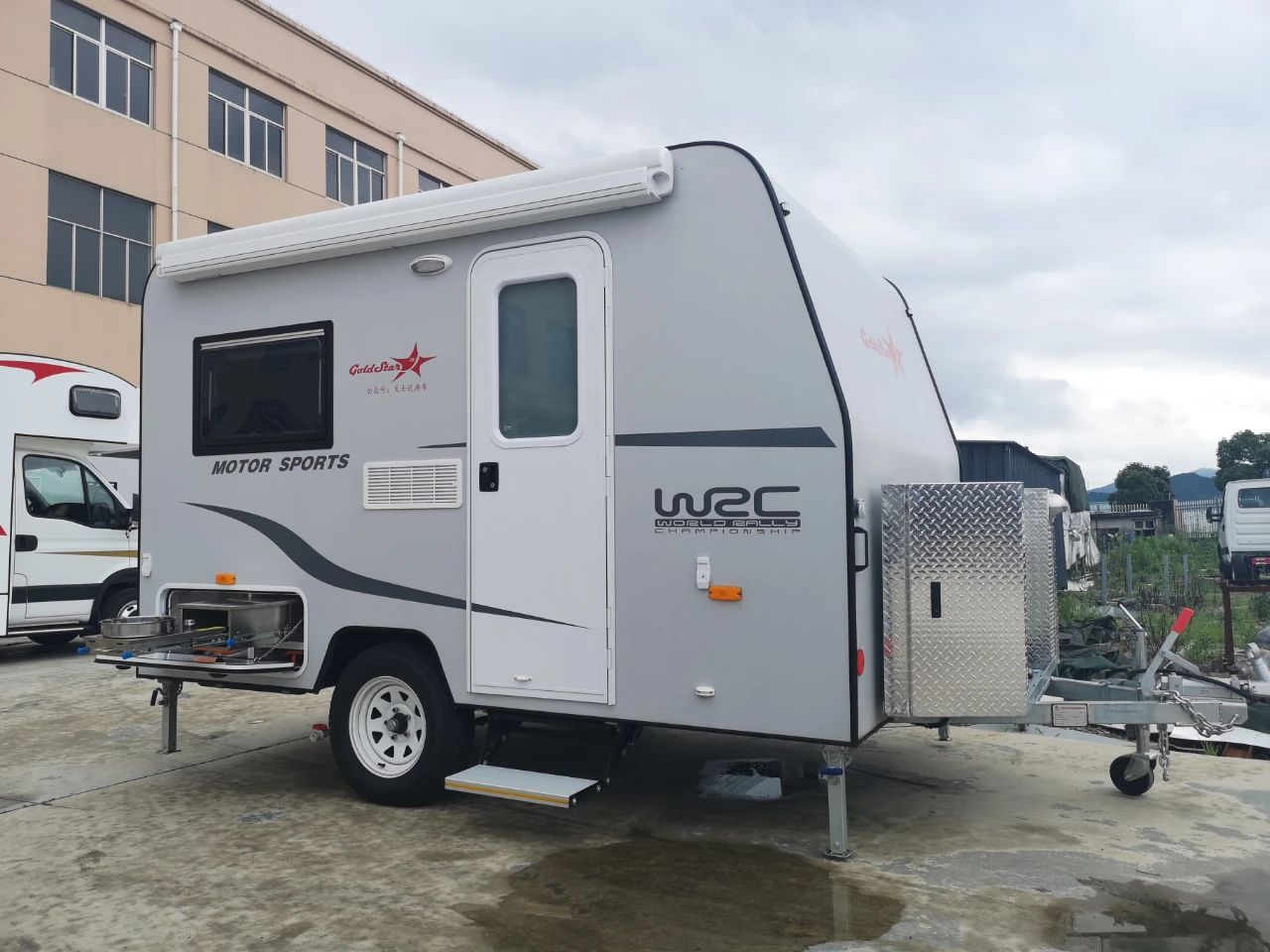 8万还能住4人的房车?戈士达320公路拖挂实拍解析!