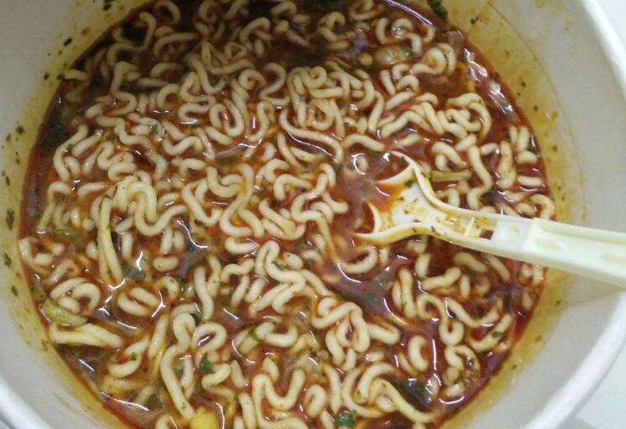 秦岭山里有一个凤凰古镇网友评价两极分化第一次在古镇吃泡面