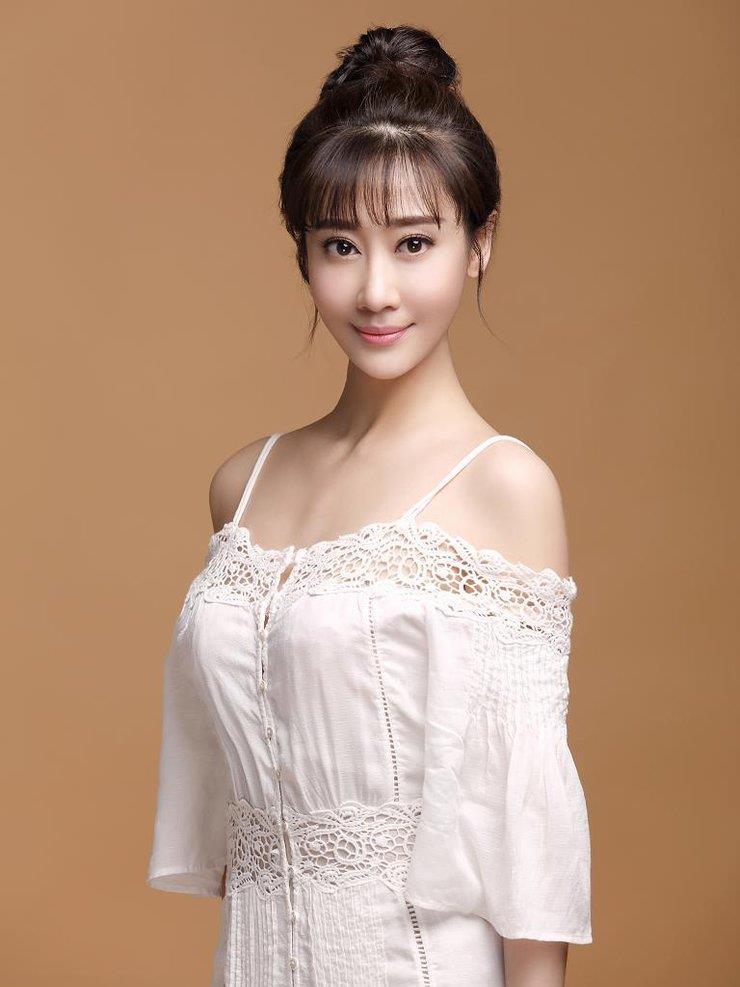 出演过多部抗战剧的唐妤萌,名气不大但是你一定眼熟