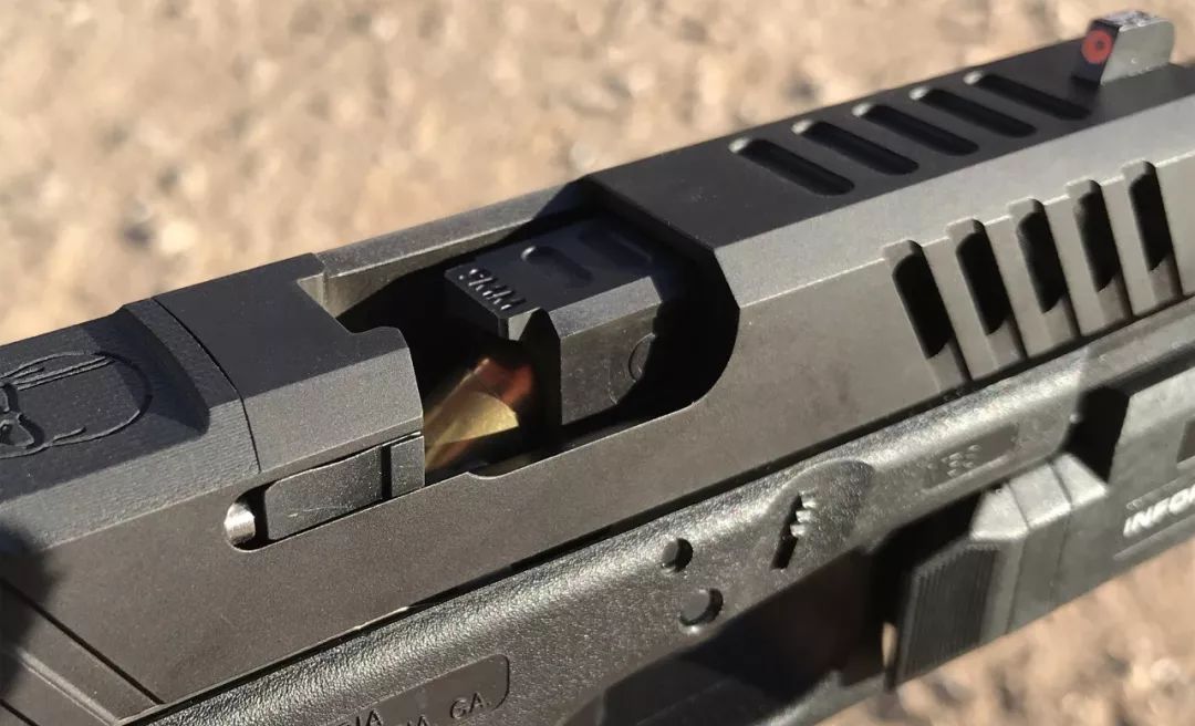 击状态,跟普通的平移式击发手枪不管枪膛有子弹还是击发后扳机都在同