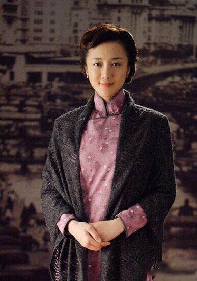 被李依晓的京剧扮相惊艳到了,换上复古的旗袍,美得惊艳时光!