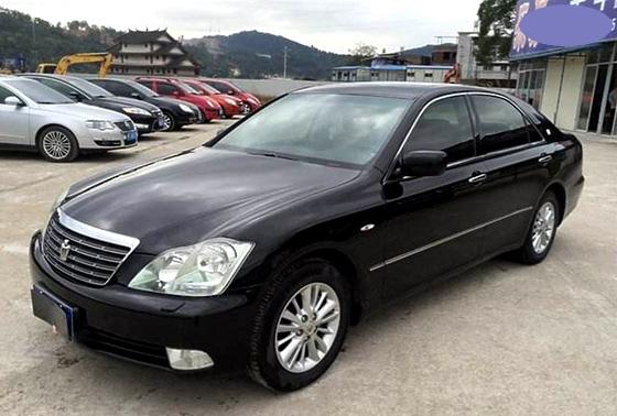 皇冠终于听劝大改前脸搭载六缸发动机网友值得期待