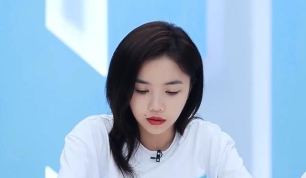 《青你2》安崎没有大家想象的那么坚强,自曝总是偷偷流泪