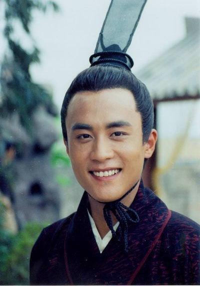 说起他的父亲杜建国大家应该很熟悉,他曾经出演过《雍正王朝》,《天下