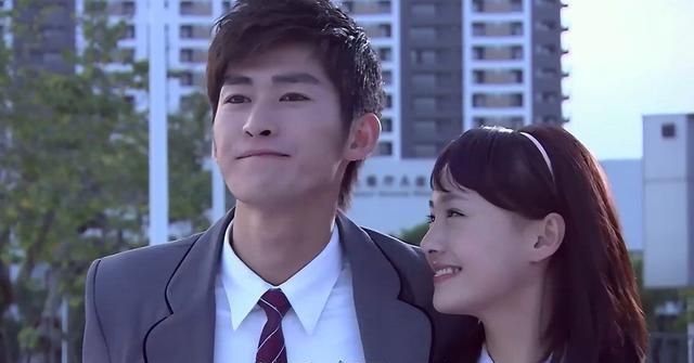 因戏结缘,剧中慕容云海楚雨荨感天动地的感情延续到现实,张翰与郑爽