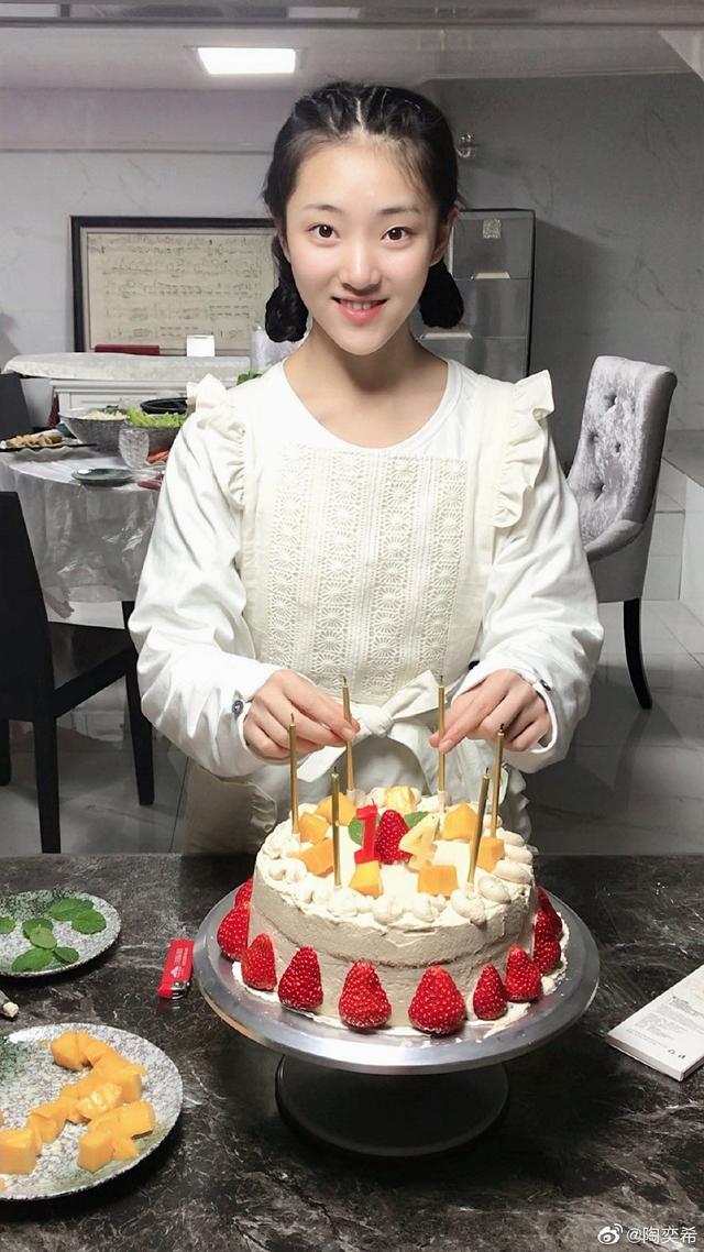 小戏骨们大变样,小白娘子脸越来越长,小薛宝钗婴儿肥灵气都没