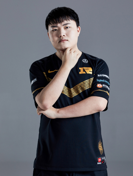 uzi跟rng合同已到期季后赛uzi小概率上场有可能会退役