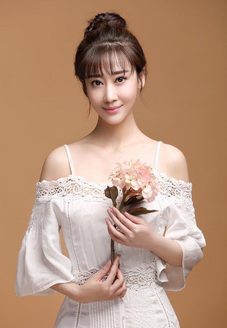 出演过多部抗战剧的唐妤萌,名气不大但是你一定眼熟