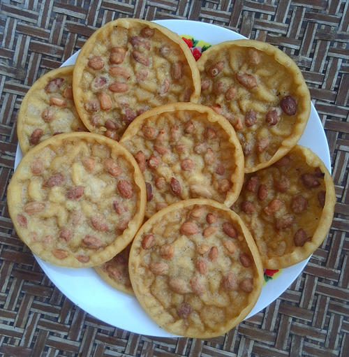 广西平南油炸小吃花生饼酥脆可口是平南人从小吃到大的味道