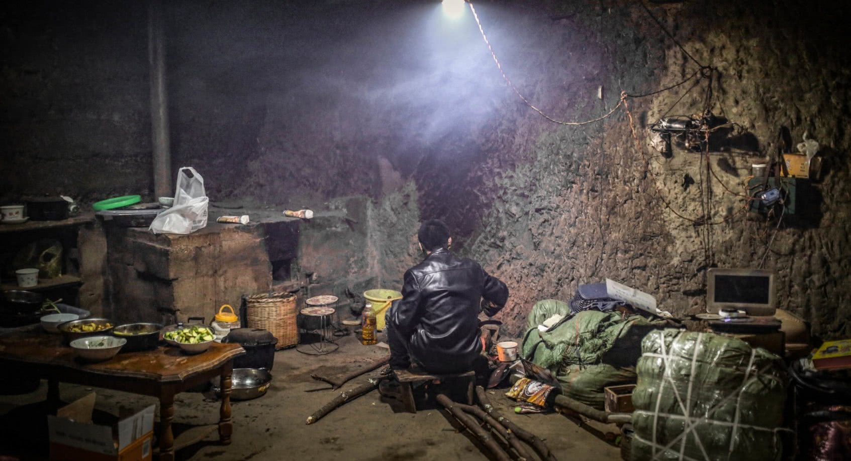 一家六口生活在深山,几代人都过着原始生活,生活原汁原味|深山|草药