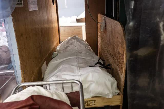 纽约死亡人数过多,有死者家属选择疫情结束后把尸体挖出举行葬礼