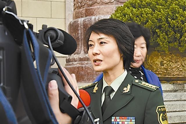 17岁入女子特种兵,57秒攀5层高楼,10年升大校,却嫁一普通保安