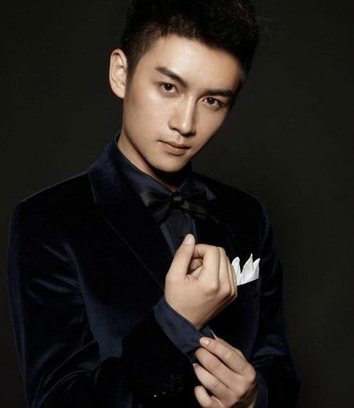 陈晓近照发福脸圆不敢认,变胡子大叔撞脸沈腾