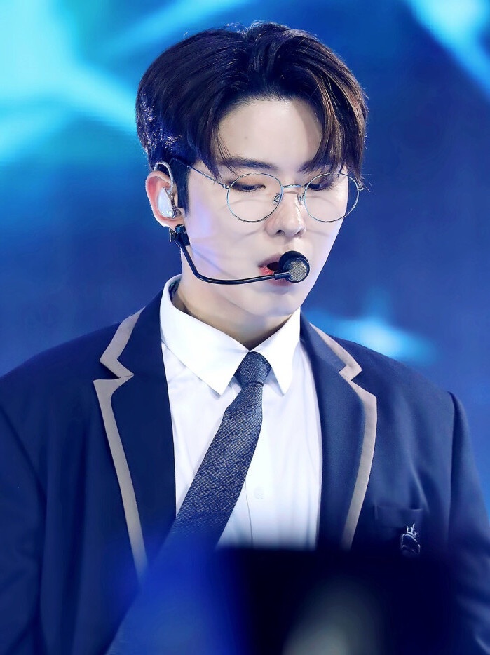 monstax基贤和宇宙少女苞娜被曝恋爱5年,疑为别人挡枪