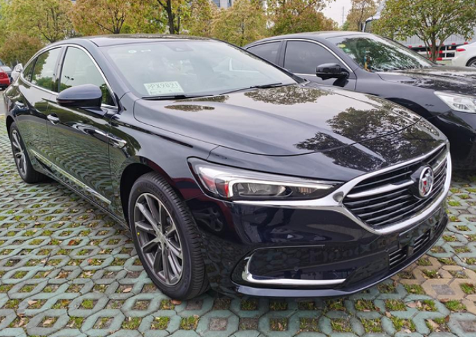 路边偶遇全新别克君越车长超5米百公里加速75s配20t