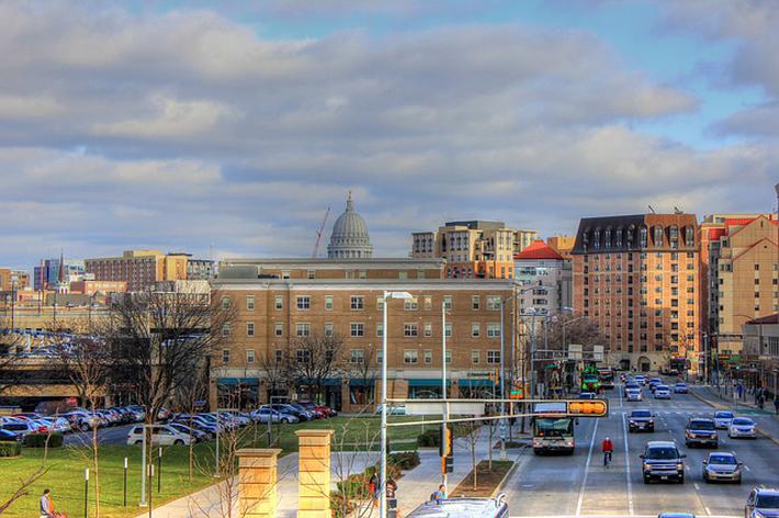 美国威斯康星州:多人因参加总统大选初选活动感染新冠!