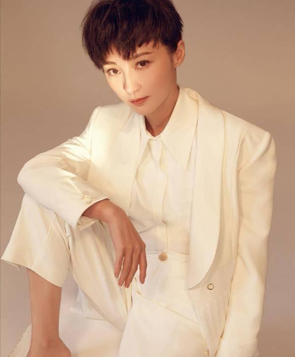 38岁姚笛生子后利落短发高调复出 马伊琍等她结婚后才公开离婚