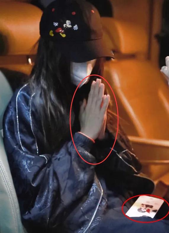 baby带"小海绵"现身机场!儿子的出场方式太独特,娱乐圈好妈妈