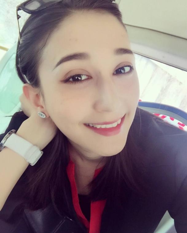 西热力江被网友深挖历史,娇妻曾是中戏校花,长相神似迪丽热巴