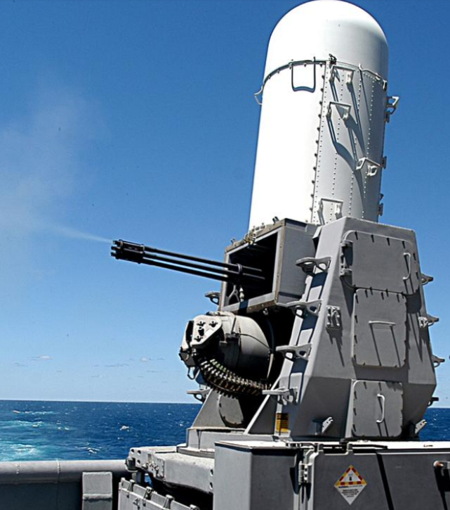 军舰近防炮射速高,打坦克效果杠杠的,但用来对岸支援则不现实|加特林