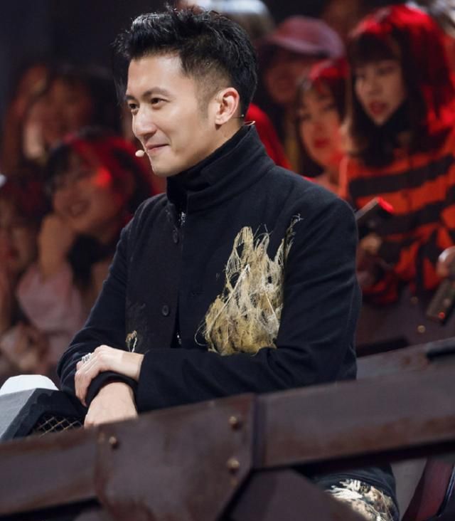 有种"整容"叫谢霆锋恋爱,梳大背头帅出新高