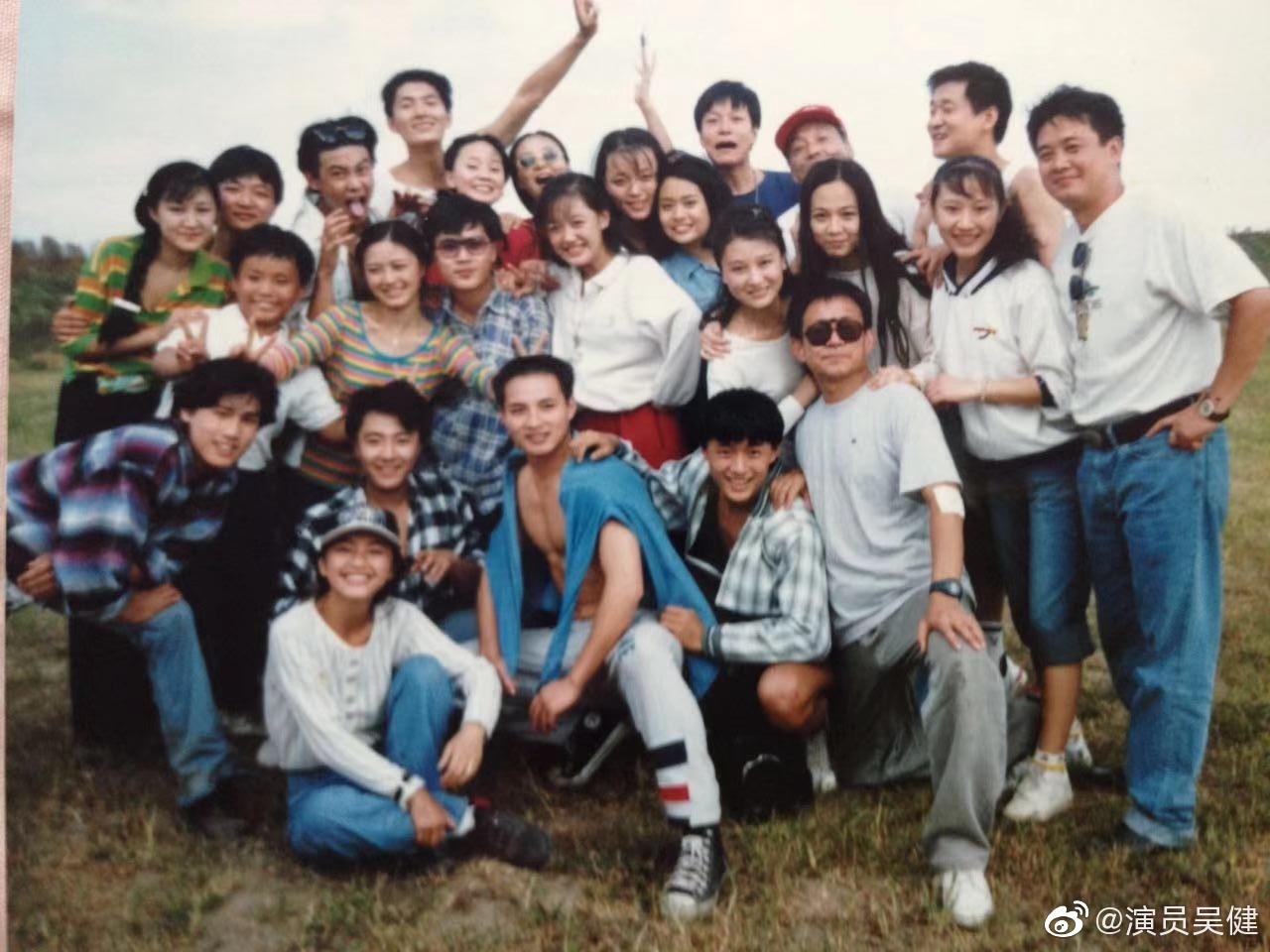 吴健其实是个学霸,(左边是三公主王晶,右边是二公主母丹)吴健还说自己