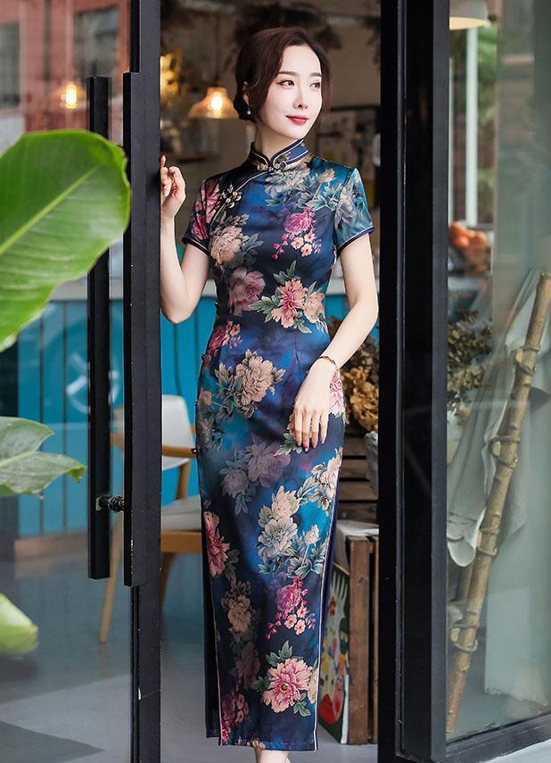 50岁女人要穿出优雅,最近流行的是"旗袍",美得惊艳时光!