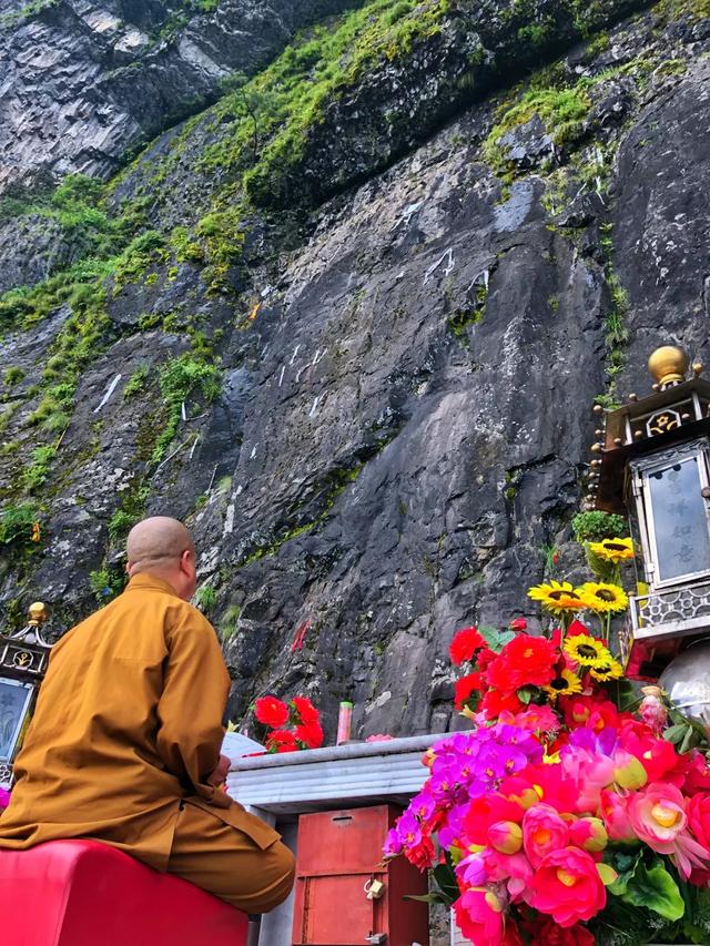 从挖色沿古道朝圣鸡足山在那开满鲜花的山间留下足迹