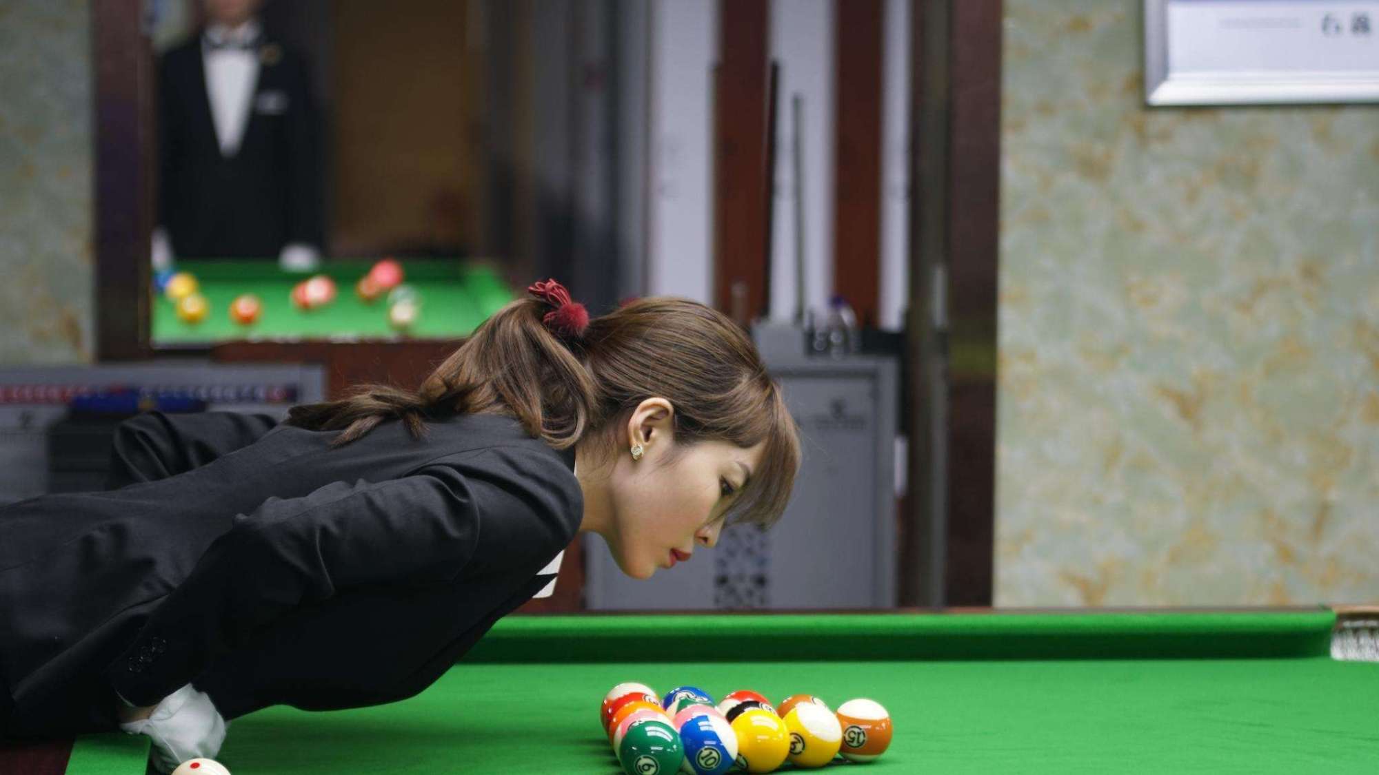 最美台球女裁判王钟瑶,坦言不想直播,日常旗袍装美出新高度