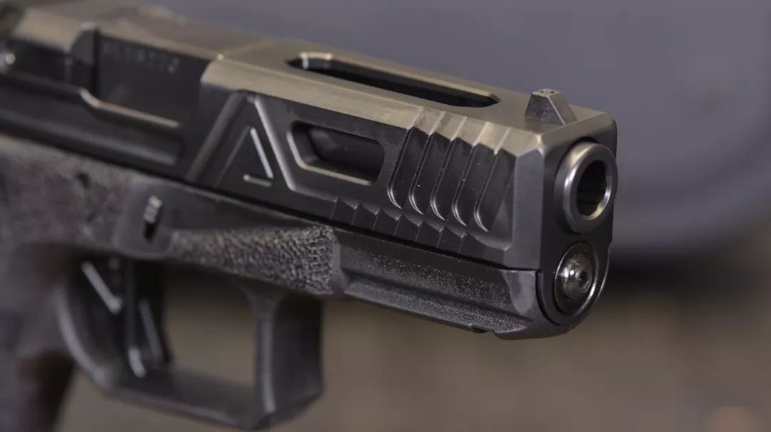 大放异彩的glock19诠释了塑料手枪也能跻入世界前列的真理