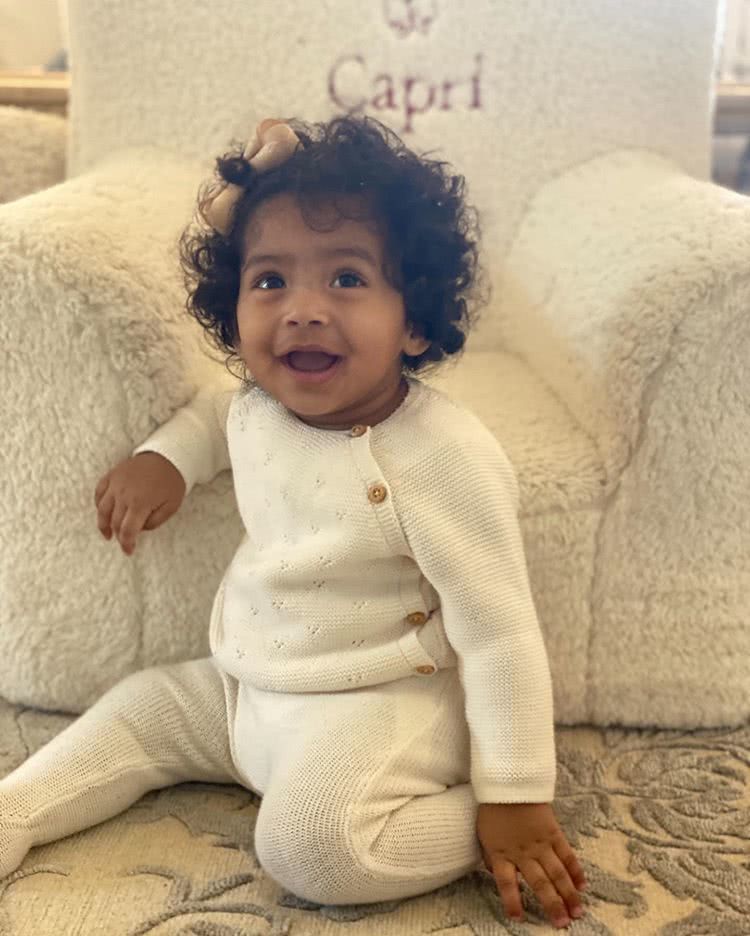 科比小女儿10个月了!瓦妮莎打出全名令人心酸,她眼睛最像爸爸