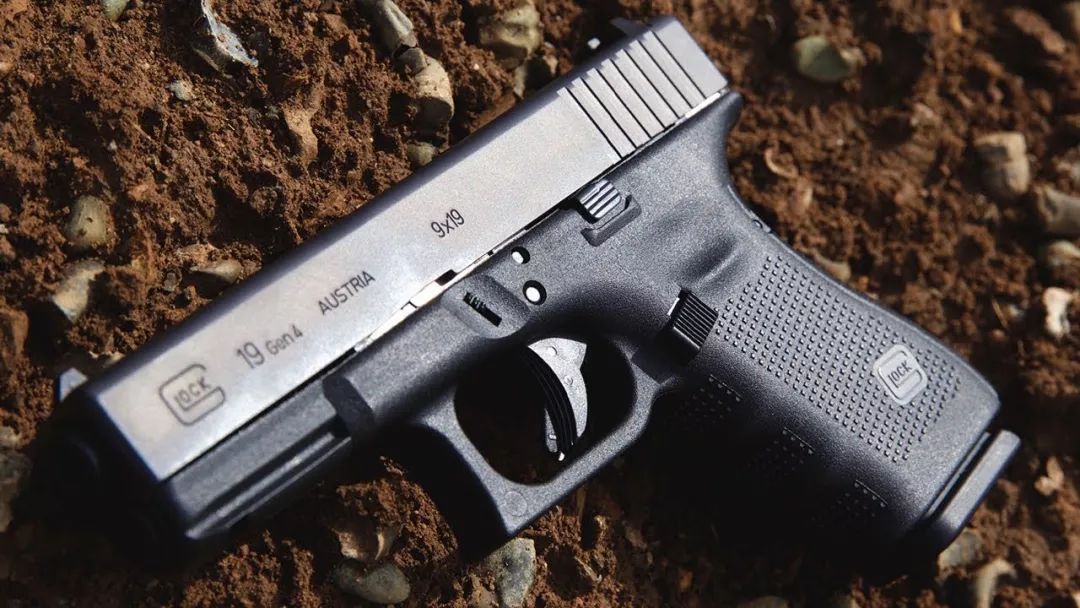大放异彩的glock19诠释了塑料手枪也能跻入世界前列的真理