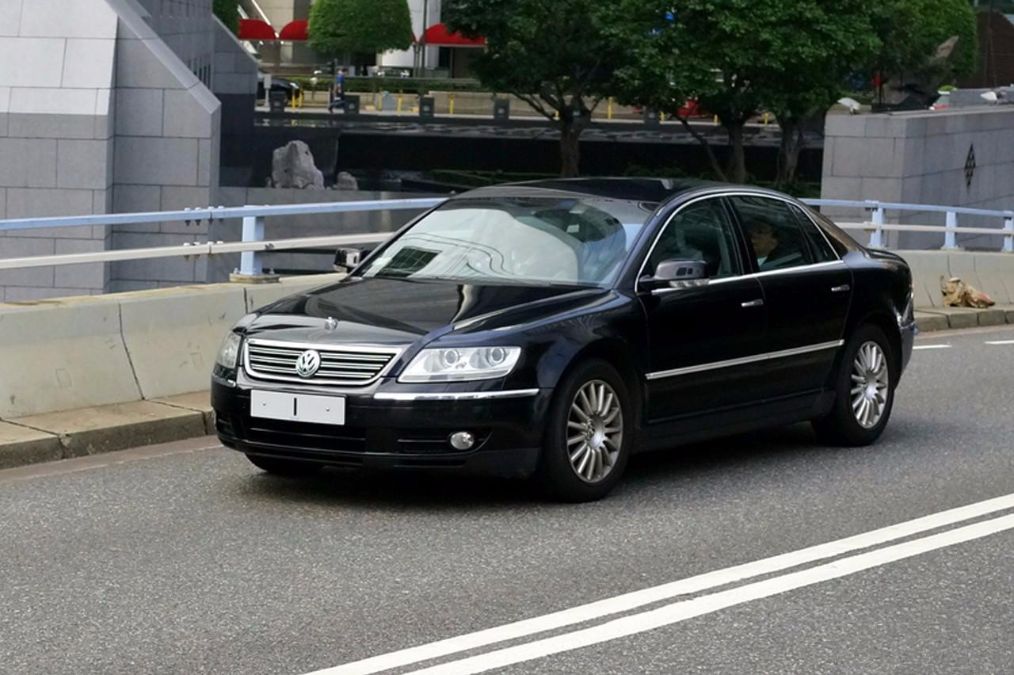 3号车牌郑公时,4号车牌赵世曾,5号车牌刘銮雄,6号车牌邵逸夫,7号车牌