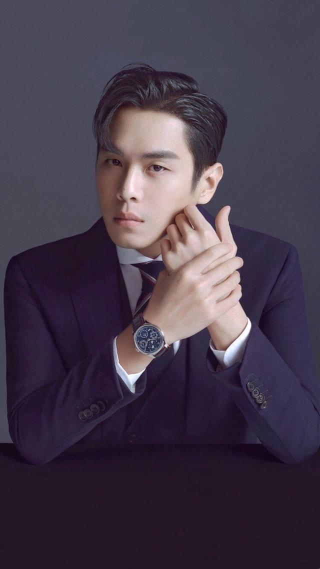 手是男人第二张脸,张若昀和王凯的手真好看,看到邓伦的手我笑了