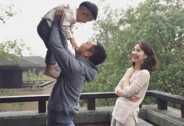 蒋凡和张大奕罕见同框照曝光身高不及女方而且还显老