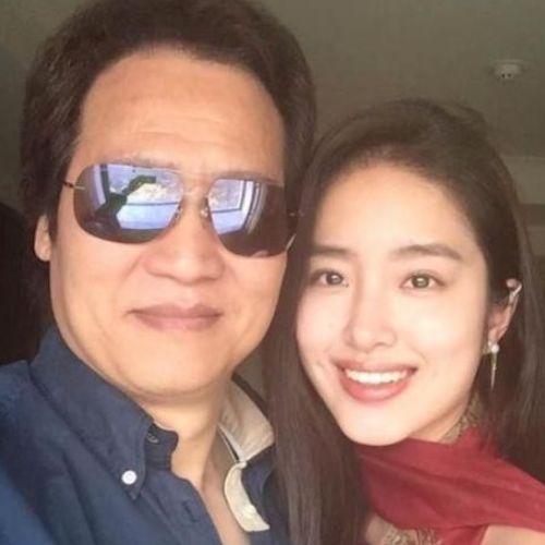 刘亦菲义父陈金飞:曾180万办成人礼,如今女友杨采钰相差30岁!