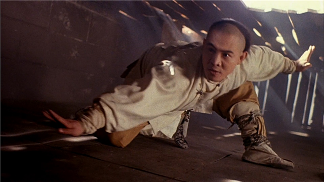 时隔多年,再看李连杰的《方世玉》,意外发现潘粤明在里面跑龙套