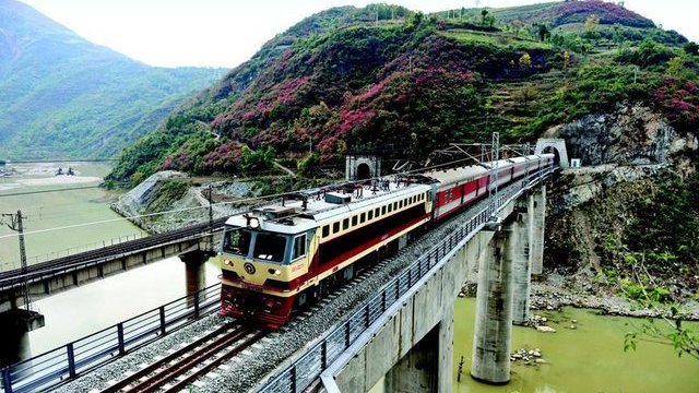 "包柳铁路大通道"的重要组成部分——西康铁路
