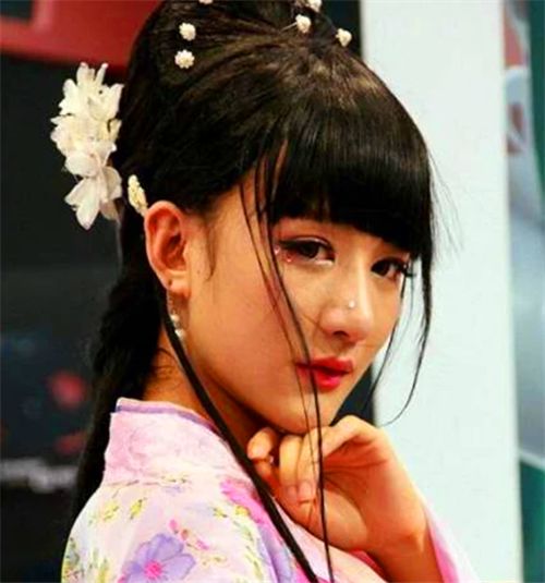 终日浓妆艳抹,遭妻女断绝关系,如今怎样|男扮女装|胡文阁|妻女_新浪