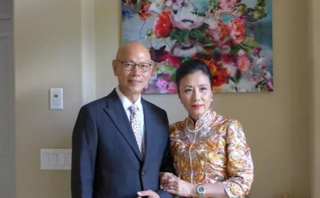 罗家英自爆无密切接触已两年,与老婆汪明荃一起在家也靠电话沟通