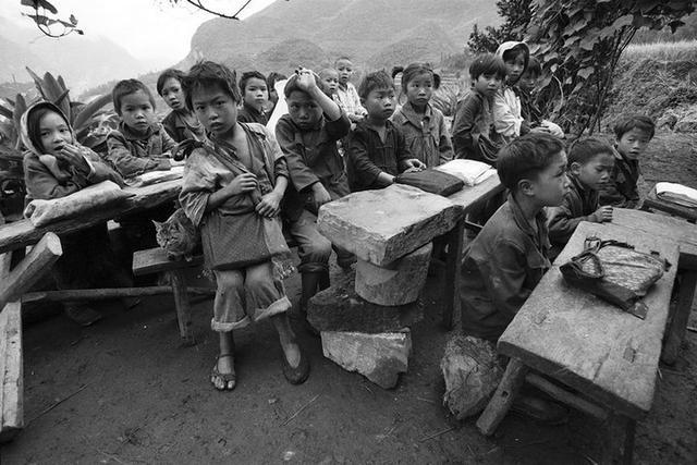 感谢这些坚守在农村的人民教师,正是他们教育和引导了一批批学生走出