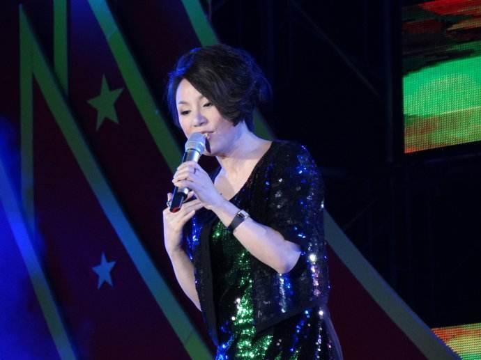 曾7上春晚火遍全国,却因贪财被封杀,今为生计四处走穴!