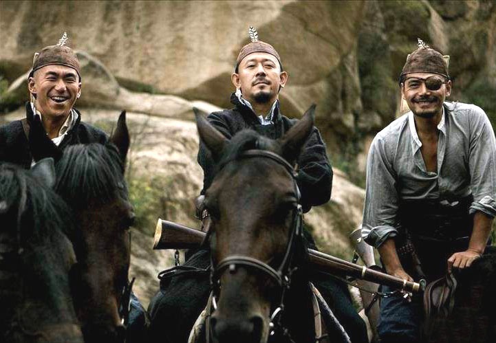 土匪把村里的牛羊都抓走了,他独闯匪窝,吓得土匪赶紧道歉