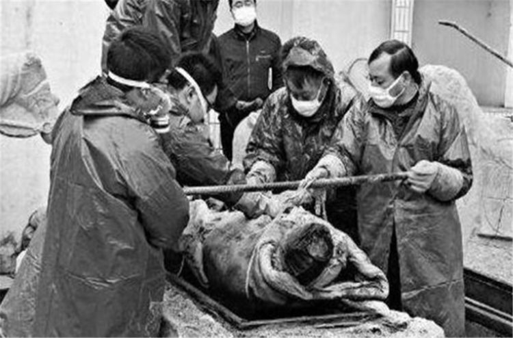 香妃确有其人砀山发现清朝古墓出土女尸百年不腐香气醉人