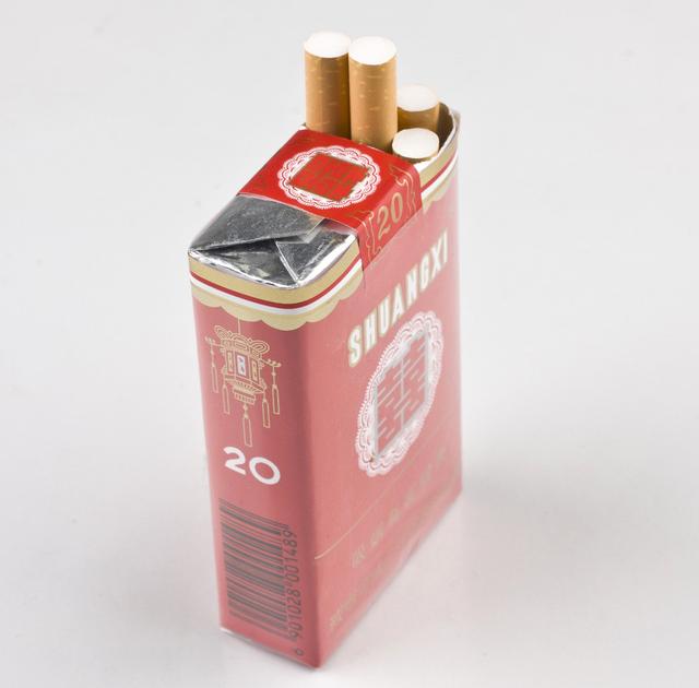 香烟为啥分软包和硬包？烟草工人透露出实情