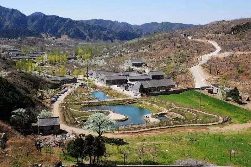 白塔:位于蓟县城西南隅,独乐寺正南300米处,始建于辽代,旧称渔阳郡塔