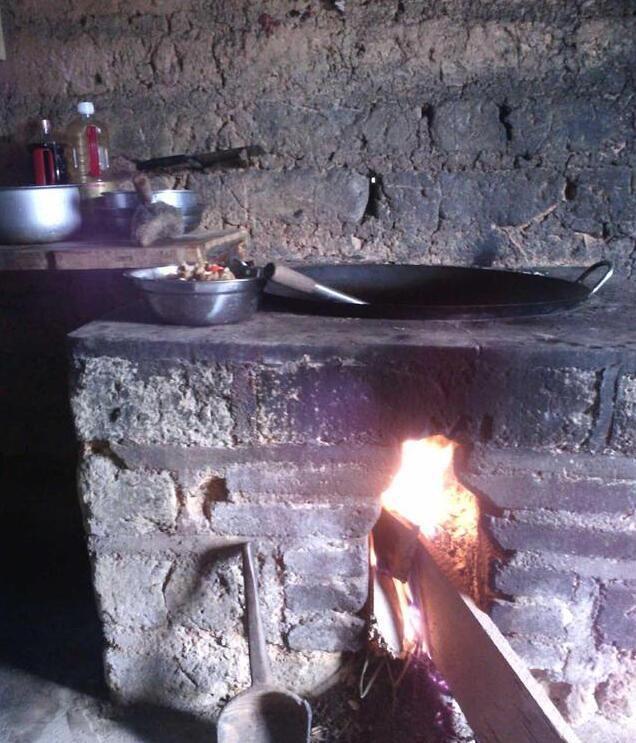 第一次跟男友回农村老家,看见又土又破的厨房,扭头就想走