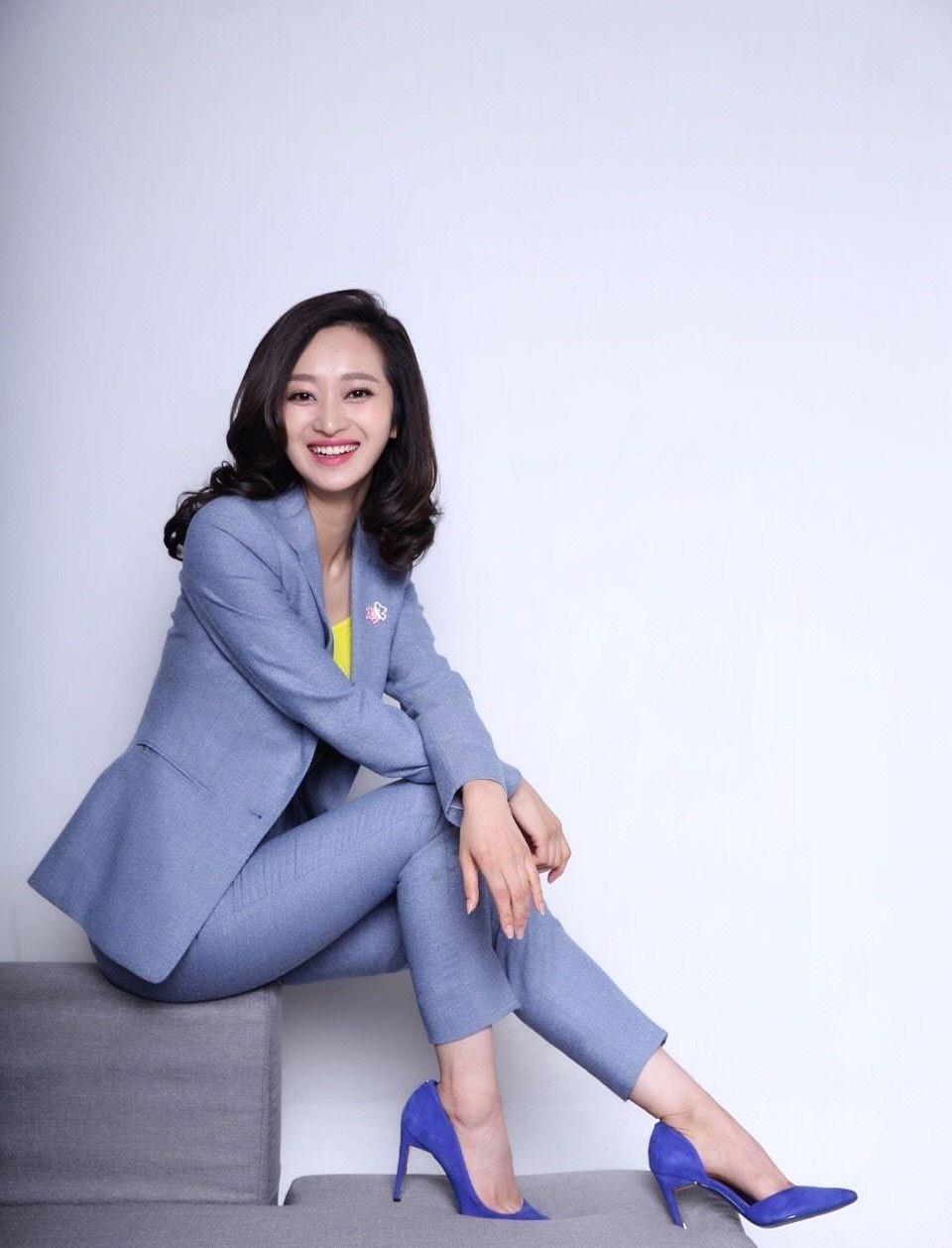 周蕾给了王治郅一个幸福美满的家庭,不过在此之前,王治郅是有过婚姻的